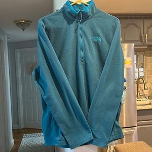 Medium Men’s NorthFace Fleece 1/4 zip